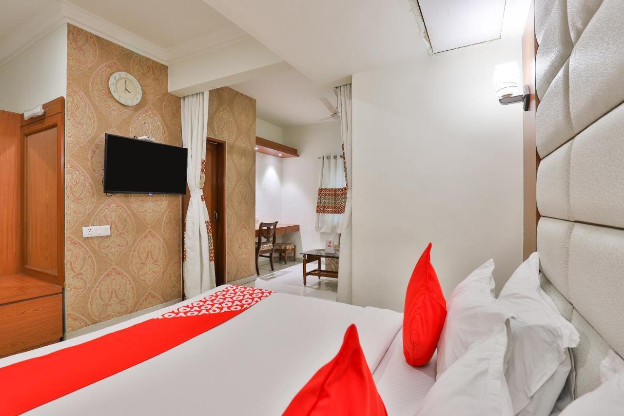 Oyo 2351 Hotel Golden Plaza Ahmadábád Exteriér fotografie